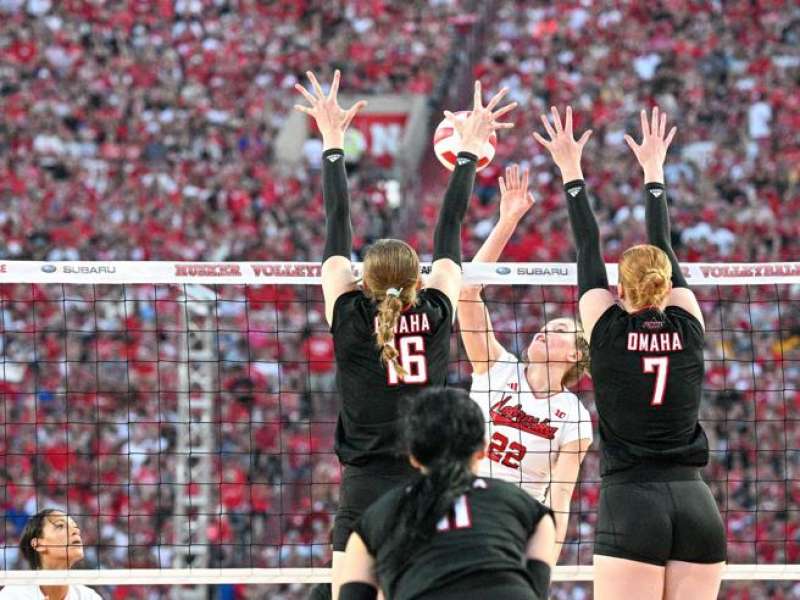 record di spettatori per un evento di sport femminile in nebraska