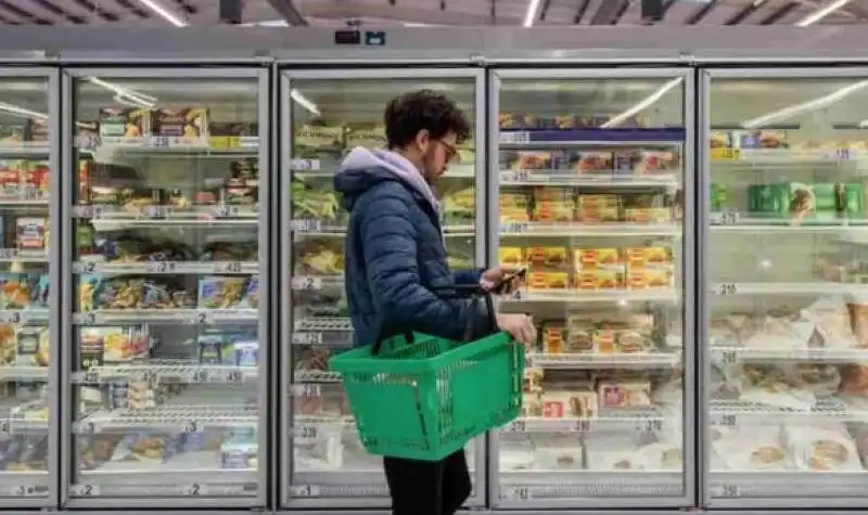 reparto frigo in un supermercato