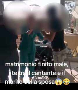 rissa tra il marito e il cantante a un matrimonio 3