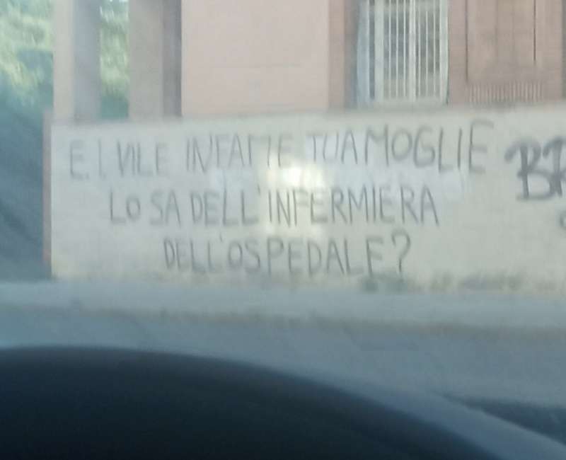 SCRITTA SU UN MURO RIVELA TRADIMENTO A LATINA