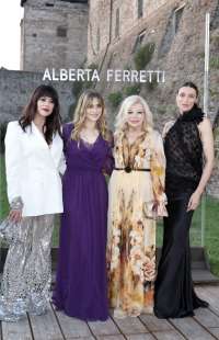 sfilata di alberta ferretti a rimini 3