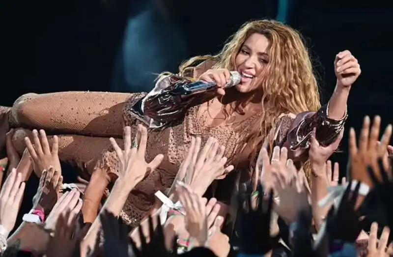 shakira agli mtv vma 2