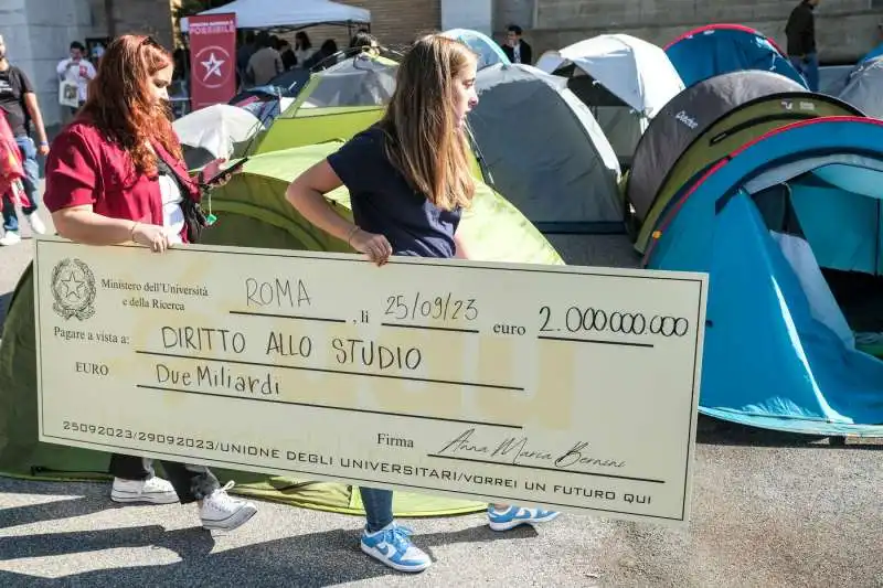 studenti protestano contro il caro affitti a roma   4