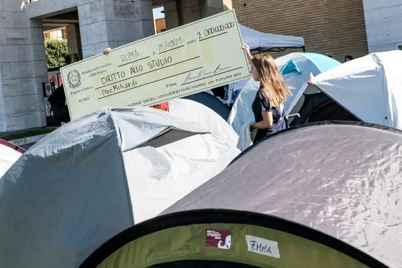 studenti protestano contro il caro affitti a roma   6