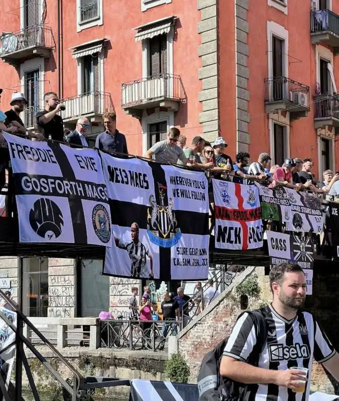 tifosi del newcastle a milano   2