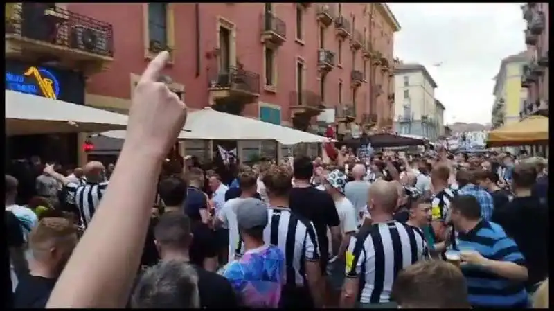 tifosi newcastle a milano 5