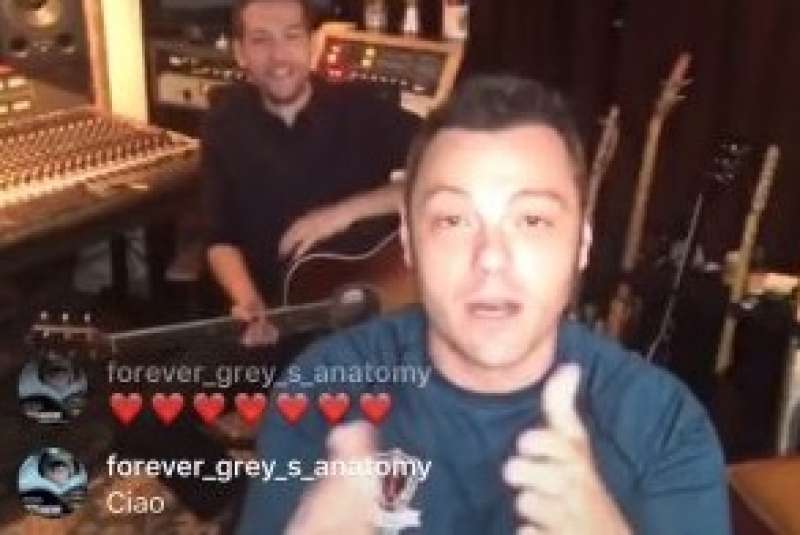 Non ho più luce. Tiziano Ferro rompe anche con il manager