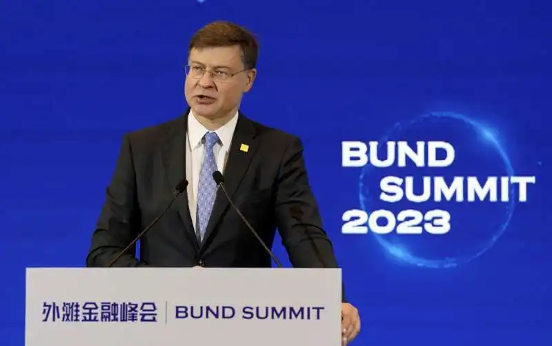 VALDIS DOMBROVSKIS ALLA TSINGHUA UNIVERSITY DI PECHINO