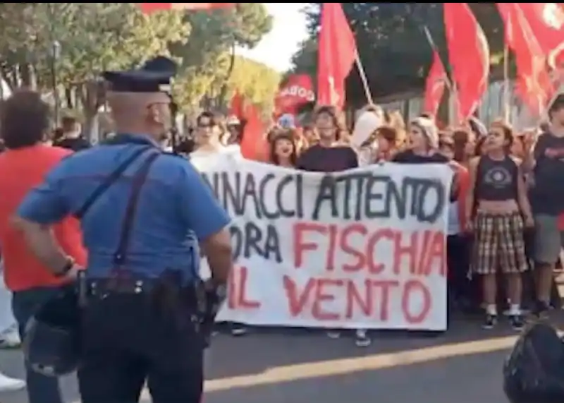 vannacci contestato a lucca