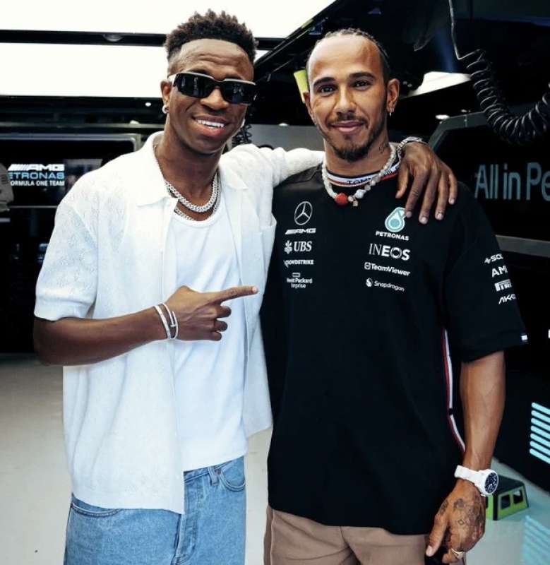 vinicius junior e lewis hamilton al gran premio di monza