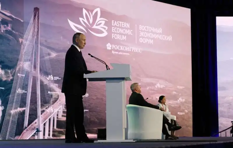 vladimir putin al forum economico orientale   2