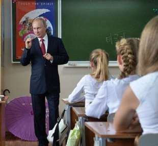 vladimir putin in una scuola