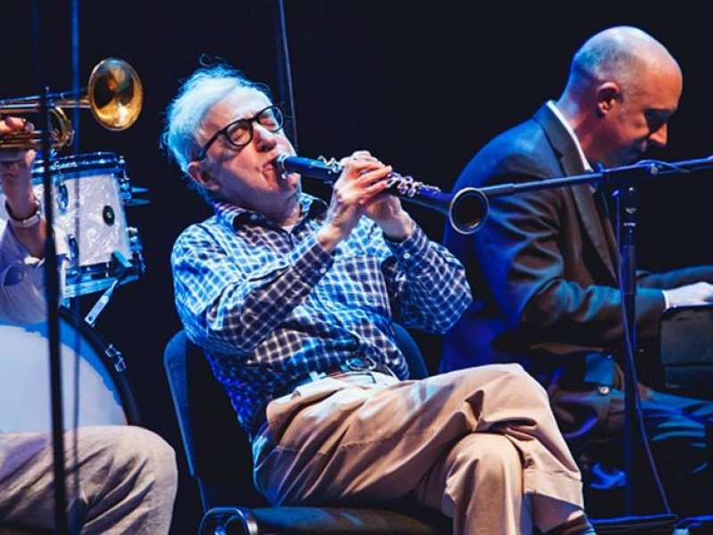 woody allen in concerto a milano con la new orleans jazz band.