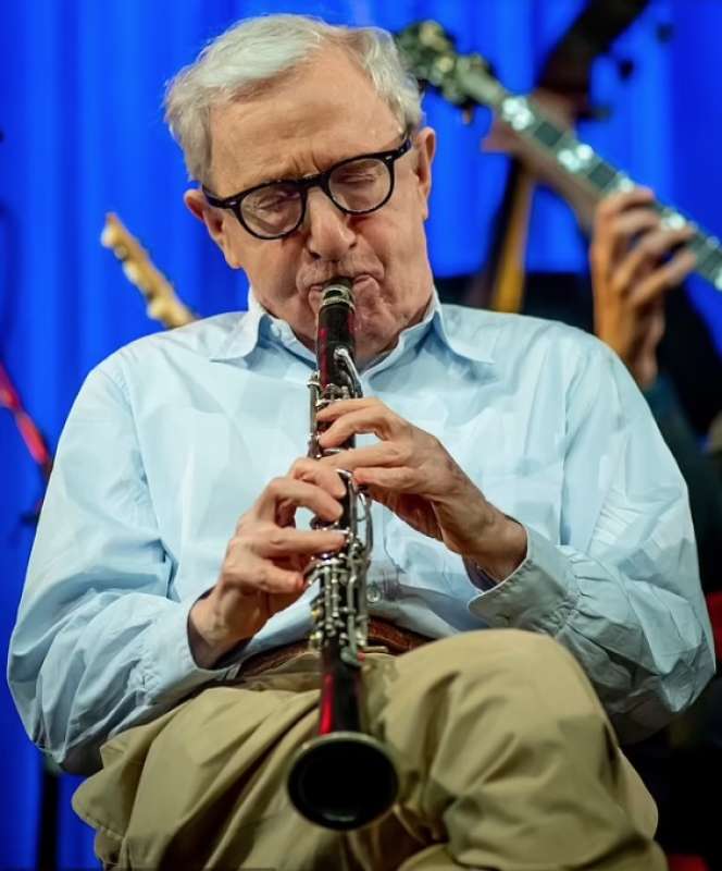 woody allen in concerto a milano con la new orleans jazz band.