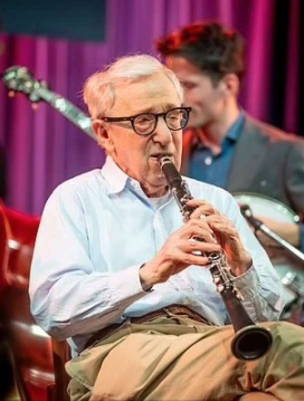 woody allen in concerto a milano con la new orleans jazz band.