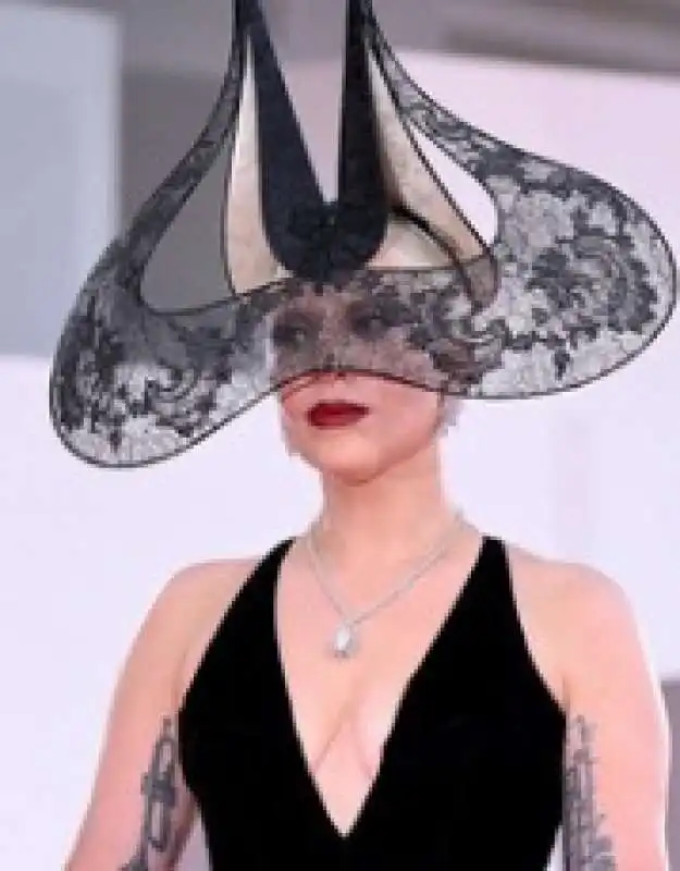 a venezia lady gaga sul red carpet di joker: folie a deux 4