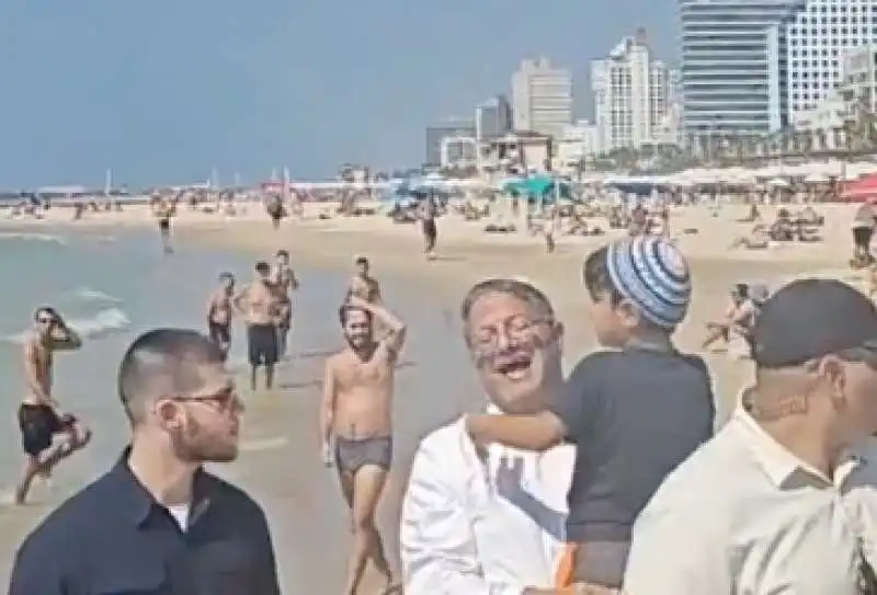 ben gvir in spiaggia a tel aviv 2