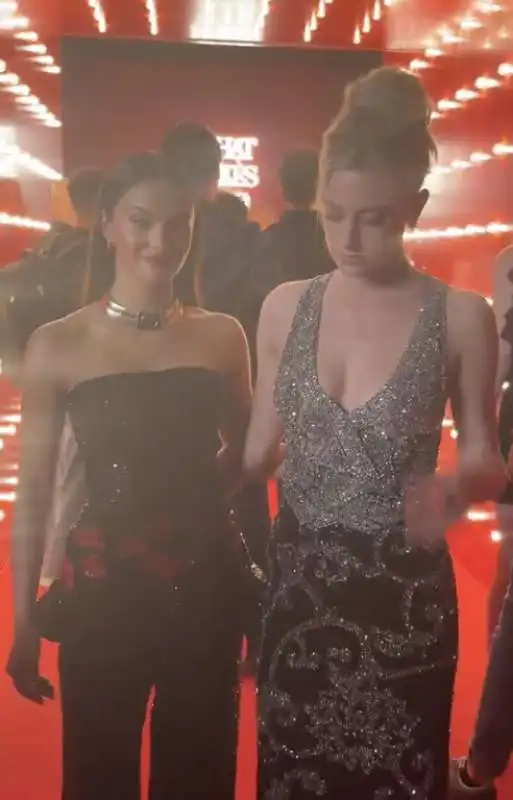 camila mendes   lili reinhart 