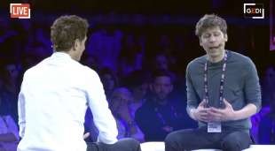 colloquio tra john elkann e sam altman all italian tech week di gedi 8