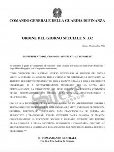 conferimento del grado di appuntato ad honorem a papa francesco da parte del generale Andrea De Gennaro