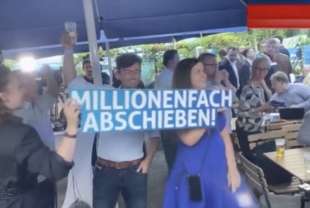 cori nazisti alla festa afd 1