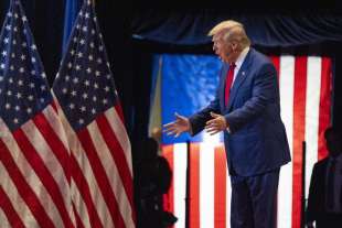 DONALD TRUMP - COMIZIO A UNIONDALE - FOTO LAPRESSE