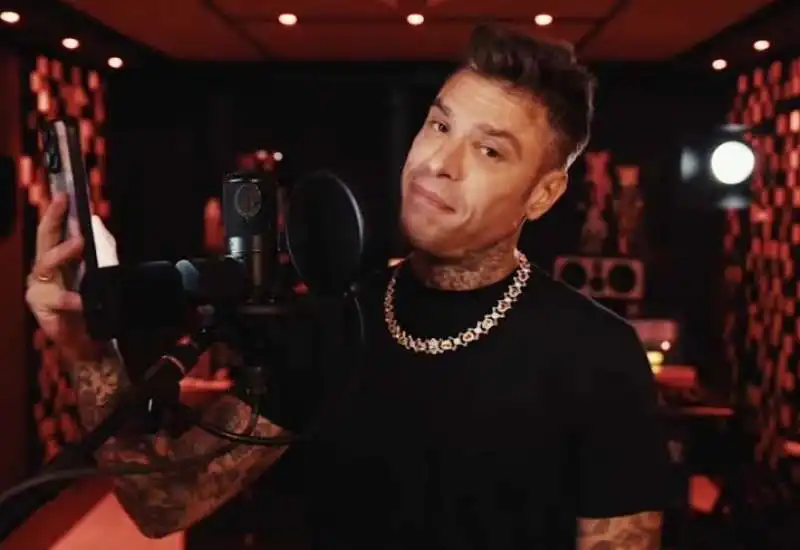 FEDEZ - BRANO CONTRO TONY EFFE