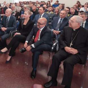 gennaro sangiuliano con maria rosaria boccia in prima fila a pompei