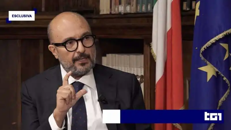 gennaro sangiuliano intervistato dal tg1   12