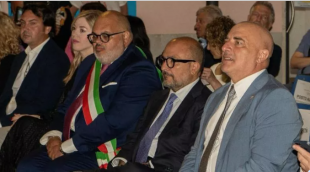 Il sindaco di Riva Ligure Giuffra tra Maria Rosaria Boccia e il ministro Sangiuliano