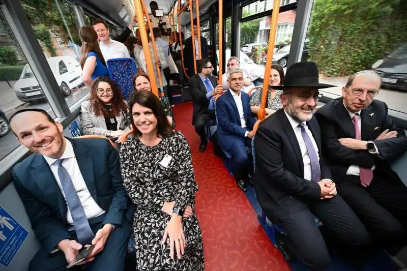 inaugurazione del bus 310 a londra