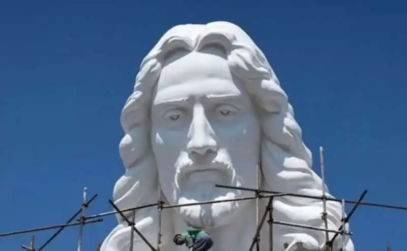 la statua di gesu in armenia 1