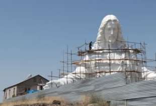 la statua di gesu in armenia 3