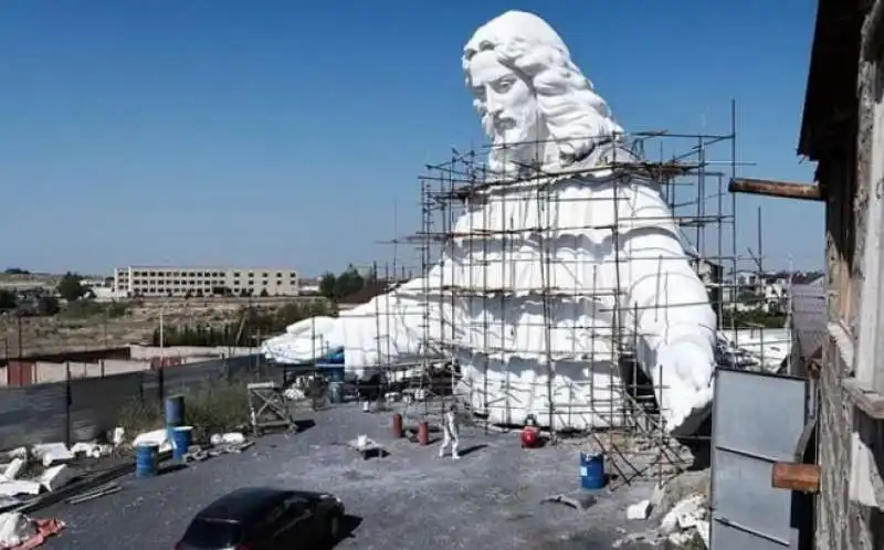 la statua di gesu in armenia 4