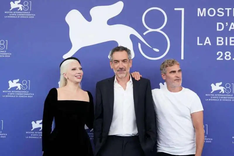 lady gaga   todd phillips   joaquin phoenix   photocall joker folie a deux   venezia 2024