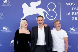 lady gaga todd phillips joaquin phoenix photocall joker folie a deux venezia 2024