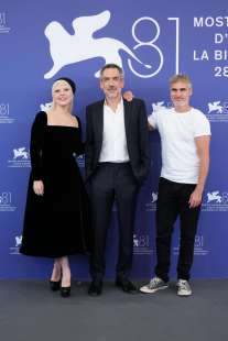 lady gaga todd phillips joaquin phoenix photocall joker folie a deux venezia 2024.