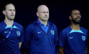 LEE CARSLEY NON CANTA L INNO INGLESE