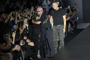 madonna alla sfilata di dolce e gabbana a milano 10