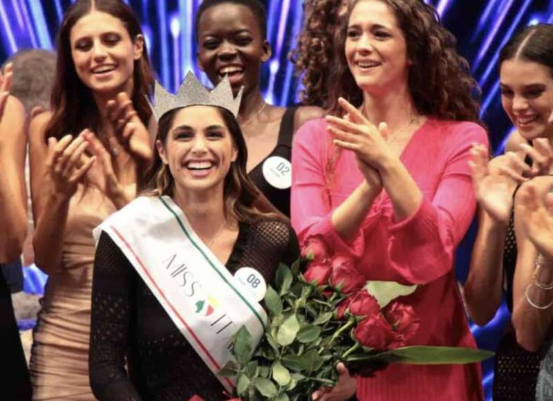 ofelia passaponti miss italia 2024. 18