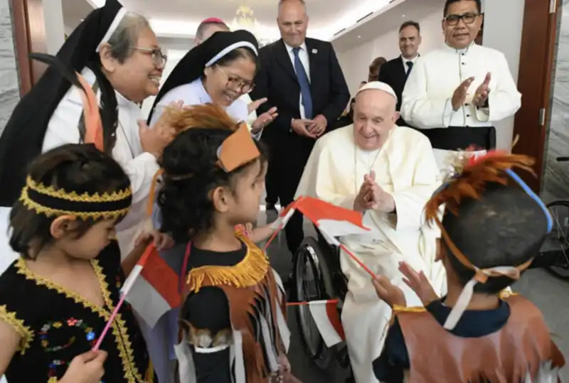 papa francesco in indonesia  1