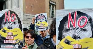 proteste contro la legge bavaglio