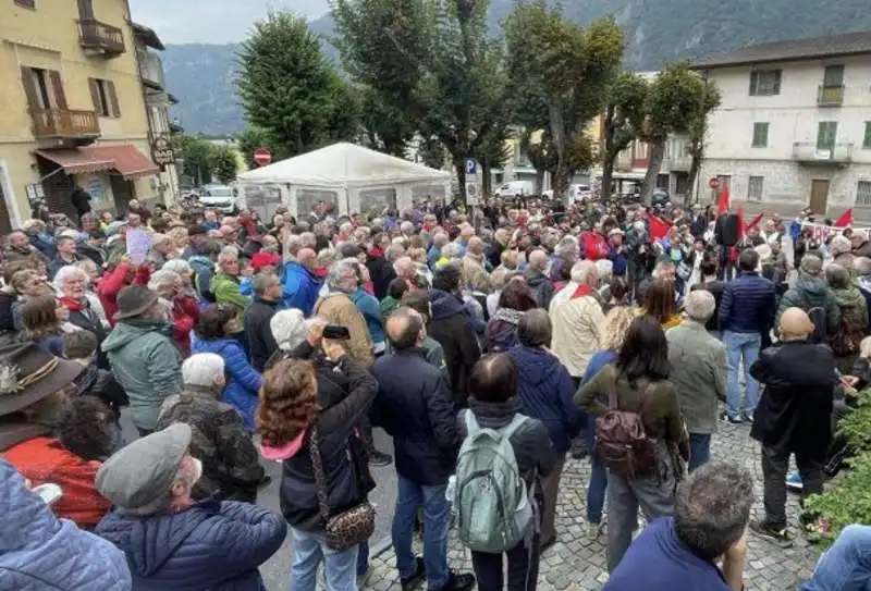 proteste per la cittadinanza onoraria a emanuele filiberto   1