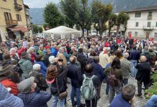 proteste per la cittadinanza onoraria a emanuele filiberto 1