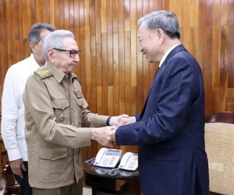 Raul Castro e To Lam