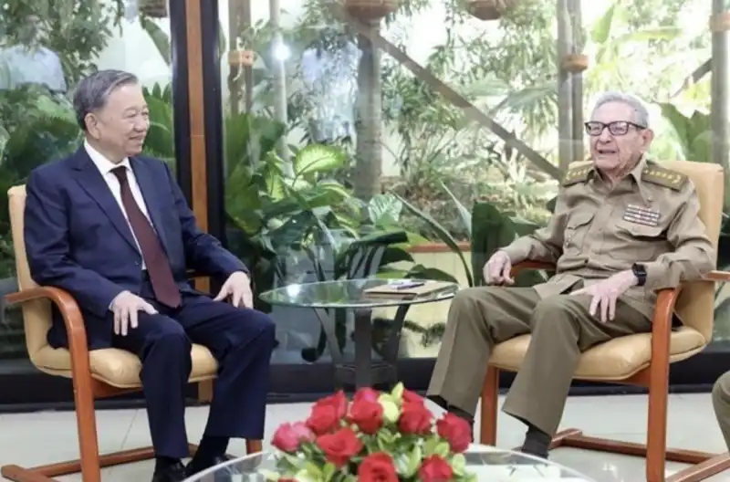 Raul Castro e To Lam