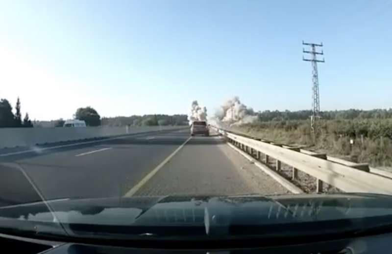 razzo di hezbollah esplode in un autostrada israeliana 1