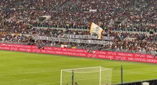 roma udinese striscione per de rossi