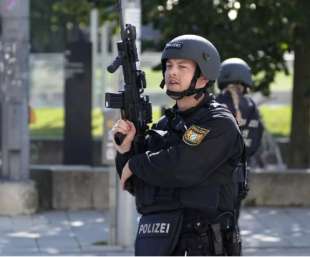 SPARI VICINO AL CONSOLATO ISRAELIANO A MONACO DI BAVIERA