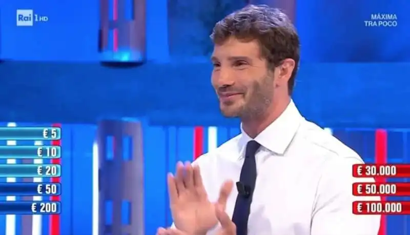 stefano de martino ad affari tuoi  2